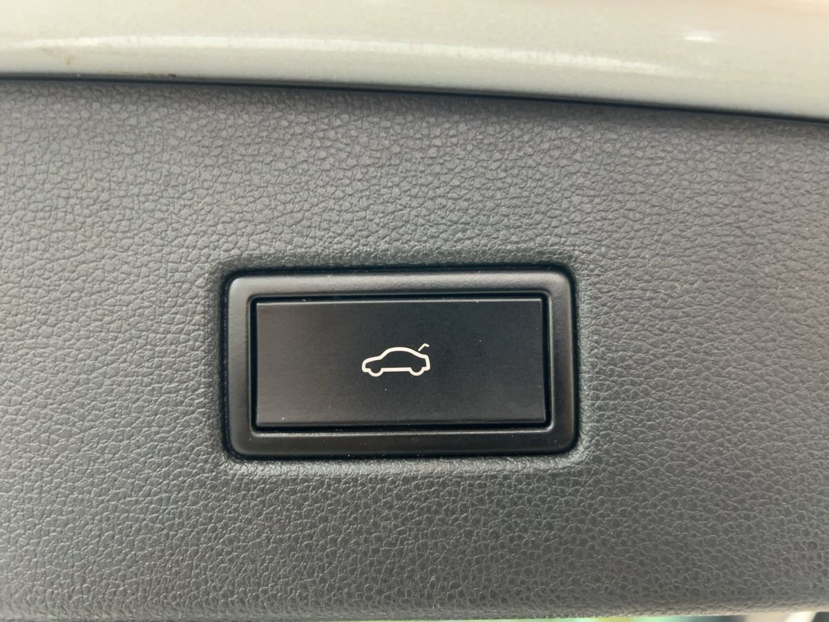 Tiguan 1.5 TSI Comfortline AHK ACC Navi Kamera Lane Ass. Climatronic Sitzh.