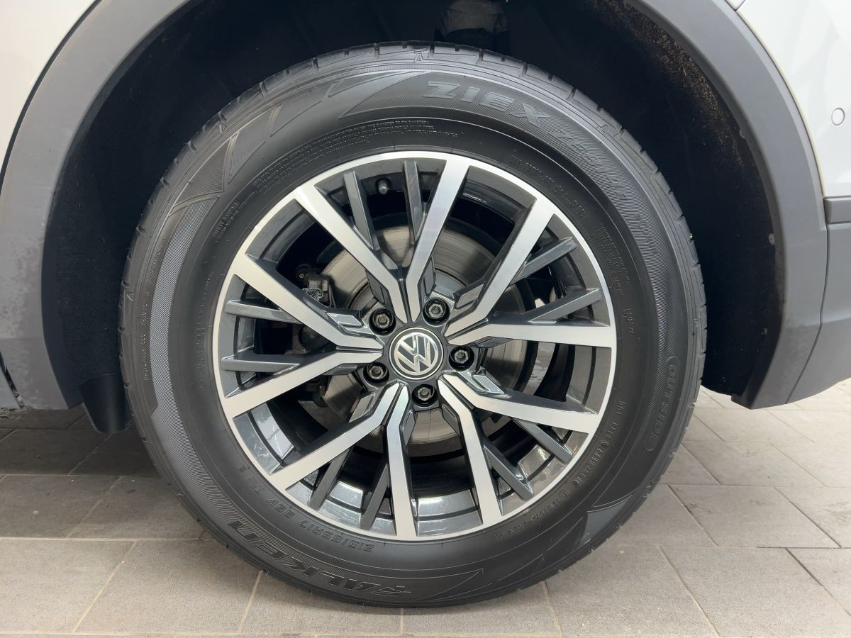 Tiguan 1.5 TSI Comfortline AHK ACC Navi Kamera Lane Ass. Climatronic Sitzh.