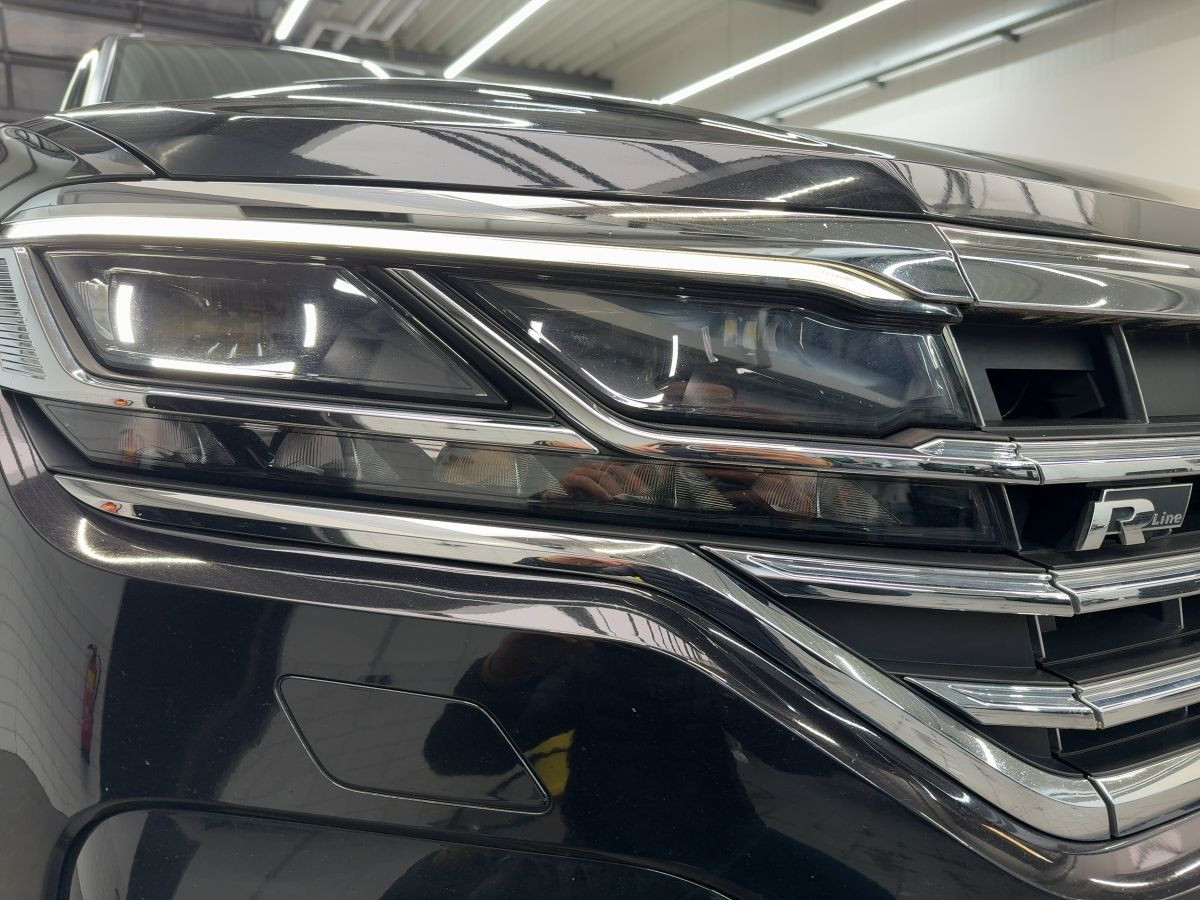 Touareg 3.0 V6 TDI DSG 4M R-Line Luft LED-Matrix AHK Pano Leder Kamera Bluet.