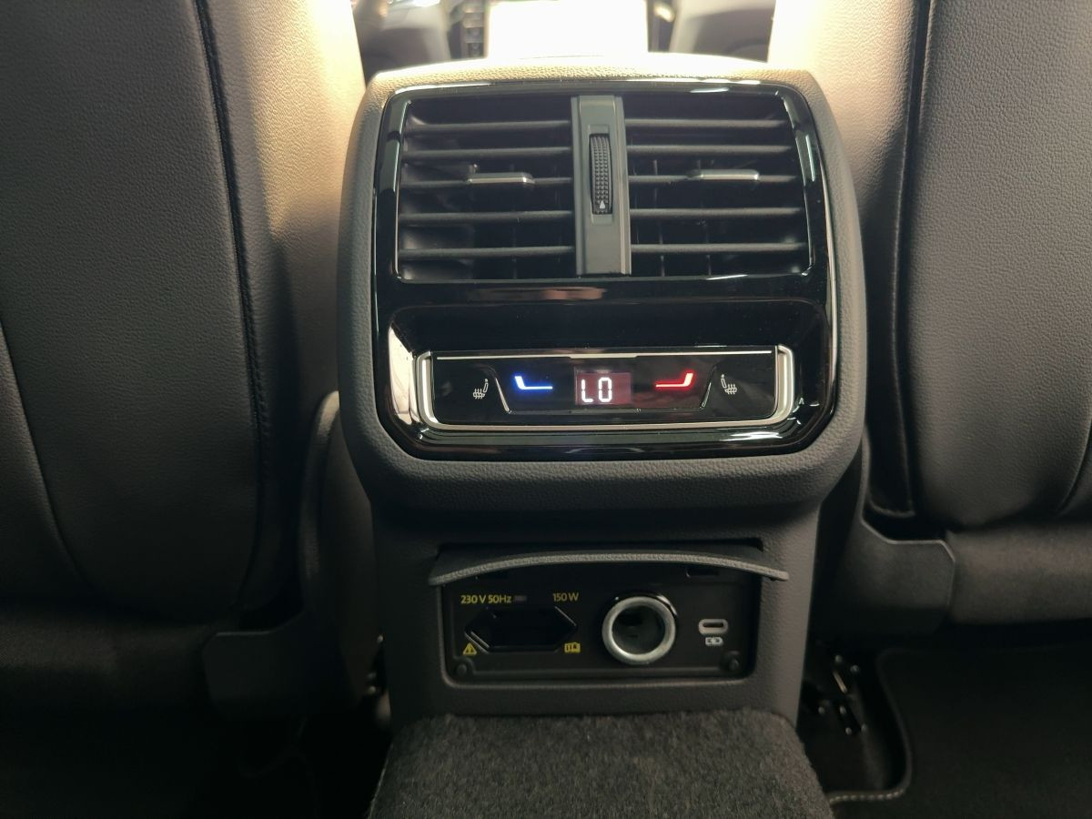 Arteon SB R-Line 2.0 TDI DSG AHK Navi Kamera IQ-LIGHT