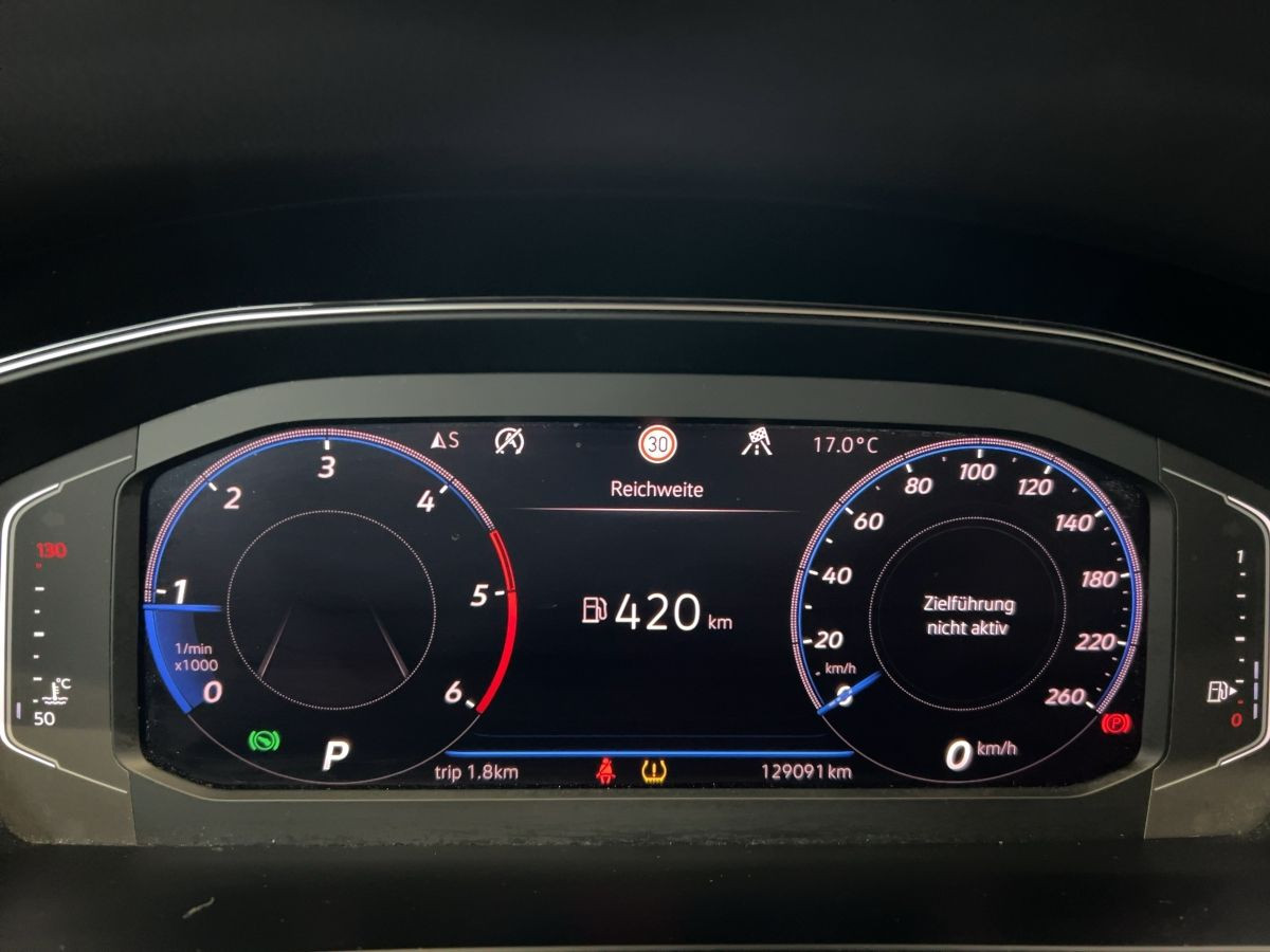 Passat Variant 2.0 TDI DSG Business ACC LED-Matrix Navi Pano Kamera Park-Ass Bluet.