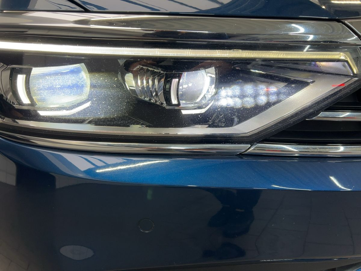 Passat Variant 2.0 TDI DSG Business ACC LED-Matrix Navi Pano Kamera Park-Ass Bluet.