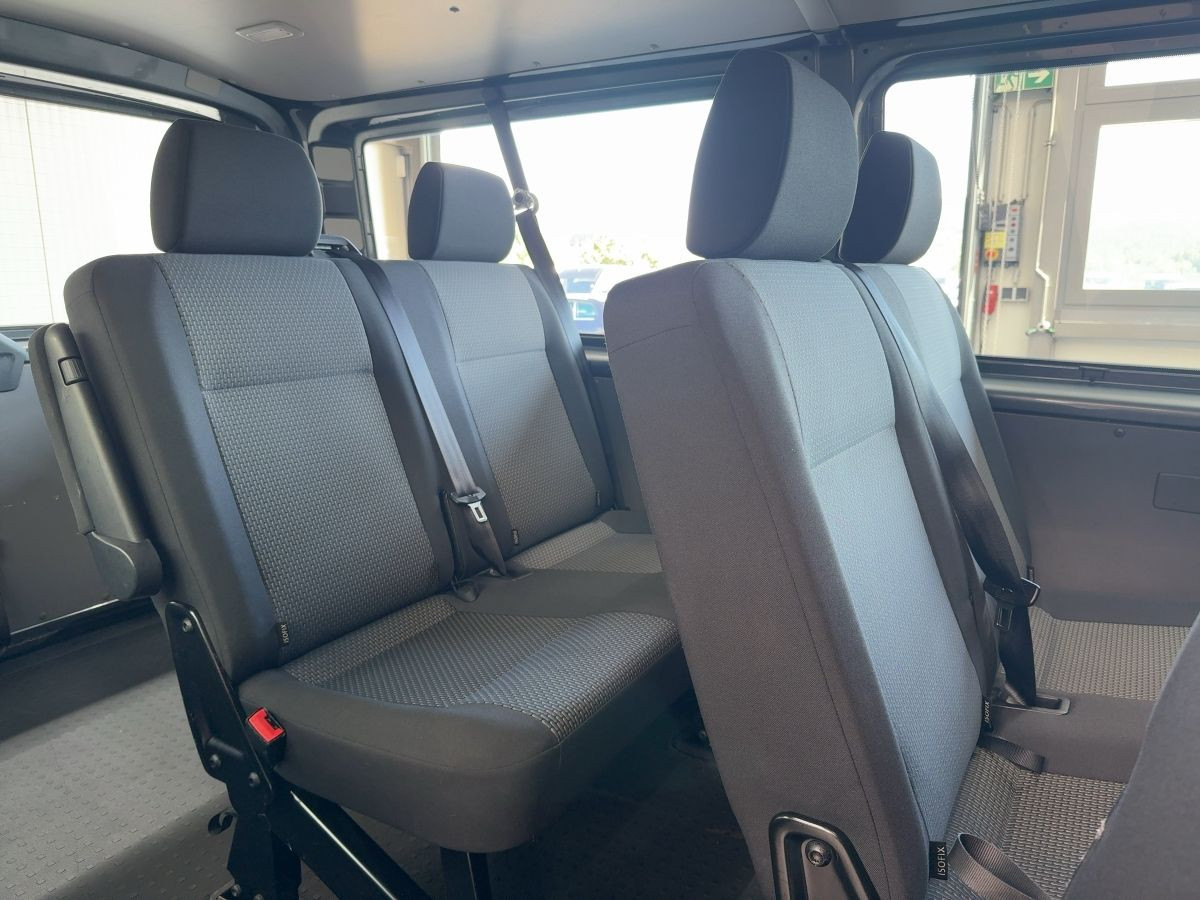 Transporter Kombi 2.0 TDI 4M 8-Sitze ACC Navi LED Parkp. Lane Ass. Bluet. Klima Sitzh.