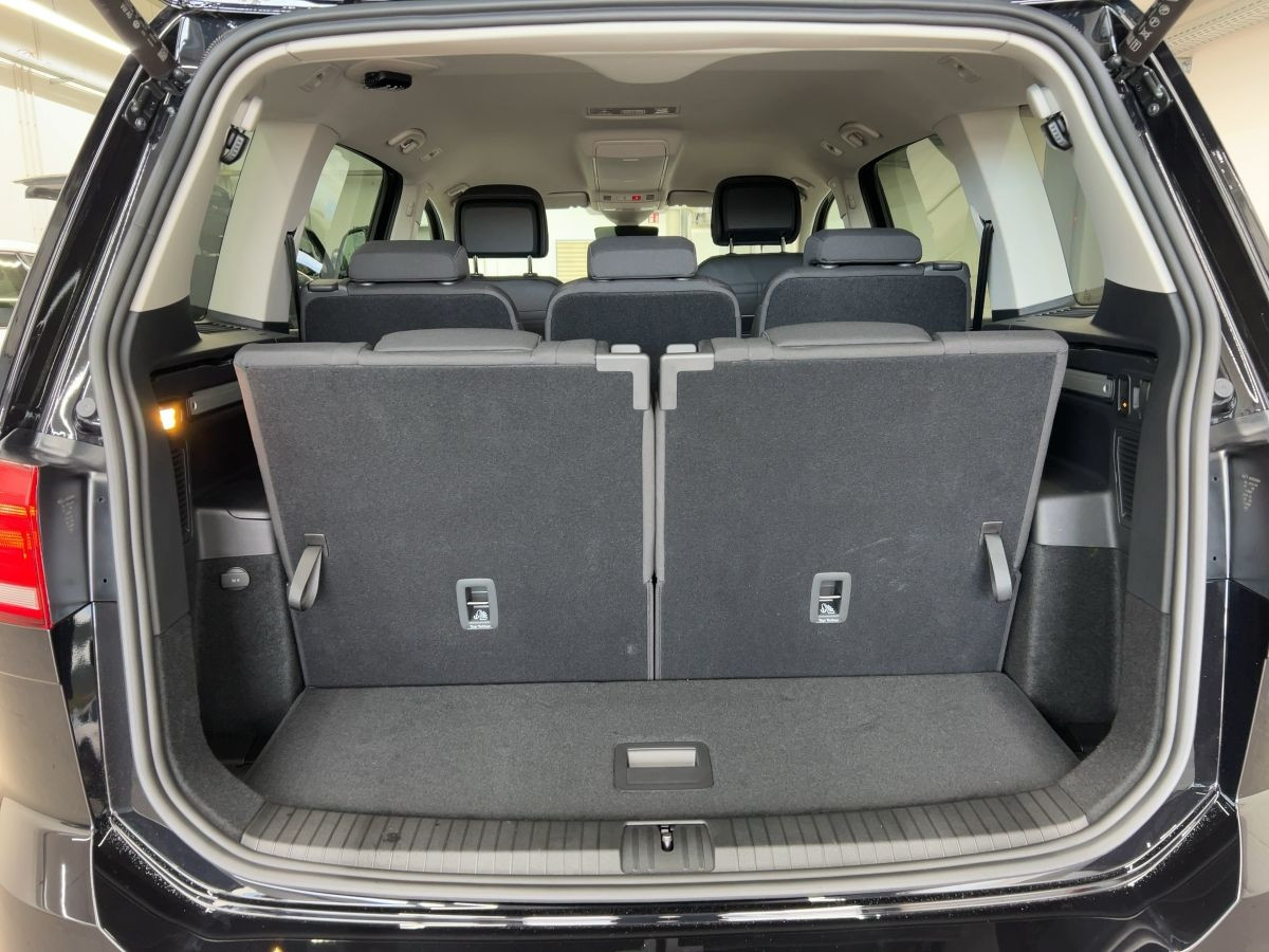 Touran Highline 1,5 l TSI DSG 7-Sitzer-AHK-Navi