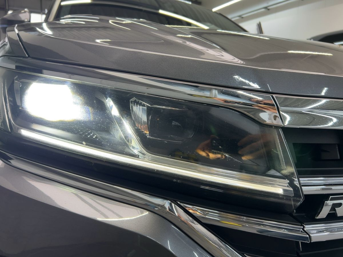 Touareg 3.0 V6 TDI DSG R-Line 4M Standh. Luft AHK LED Navi Kamera Leder