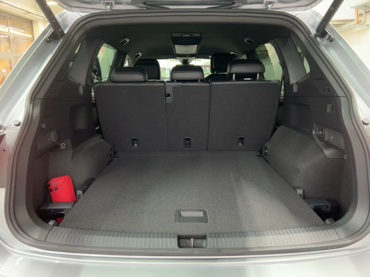 Tiguan Allspace R-Line 2.0 l TDI 4M*AHK*Navi*