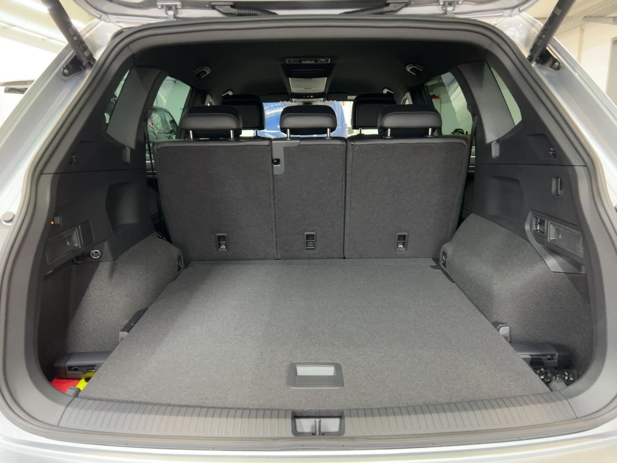 Tiguan Allspace R-Line 2,0 l TSI DSG 4M*AHK*Navi