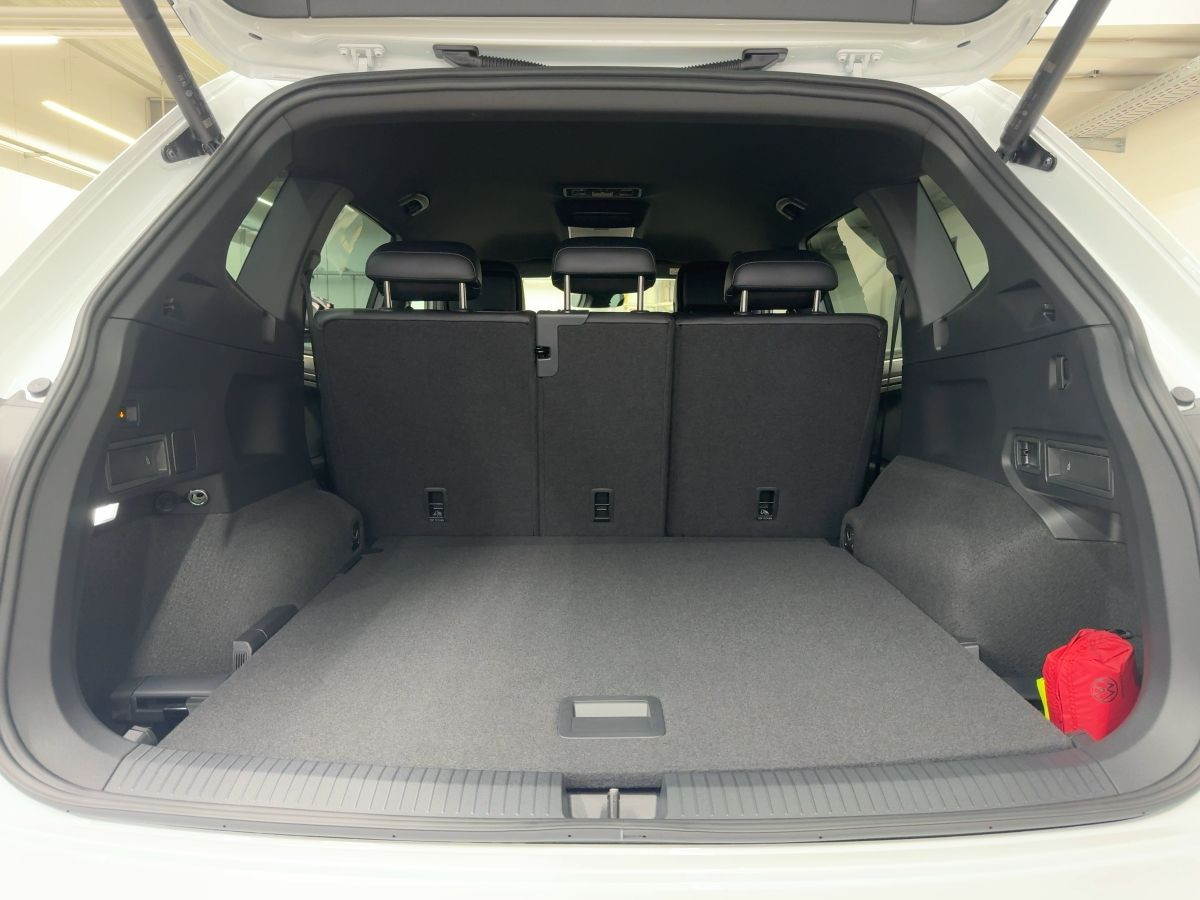 Tiguan Allspace R-Line 2,0 TDI DSG*4M*AHK*Kamera