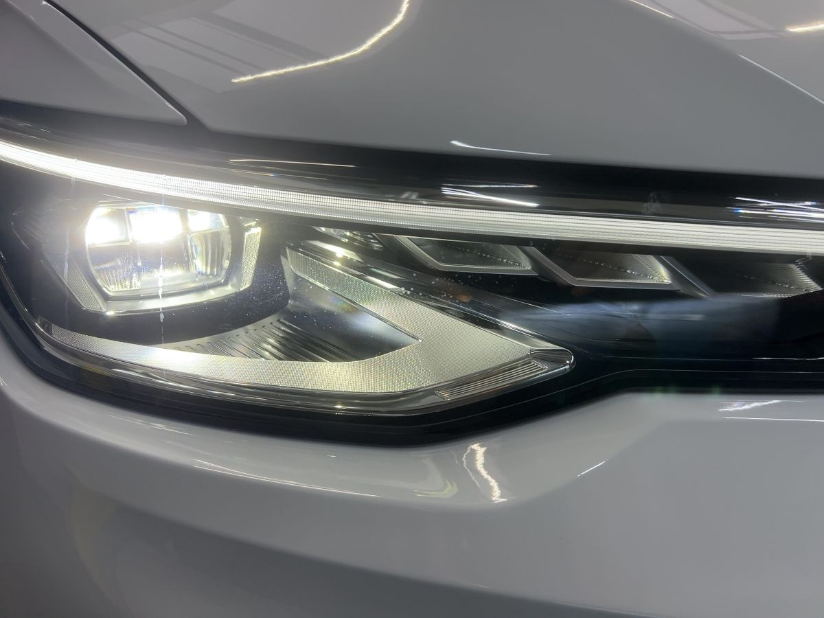 Golf Variant R-Line 1,5 eTSI 110 kW DSG AHK*LED